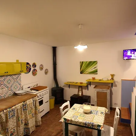 Jusu E Susu Montagna Mare Feriehus *